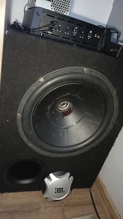 Tuba basowa JBL GT5-12