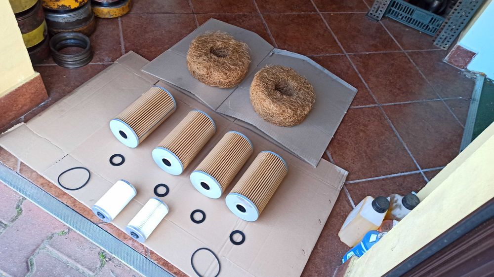 Filtr Filtry Wkład Filtra Oleju Ładowarka UN 050,053,50,53 Hon UNK 320