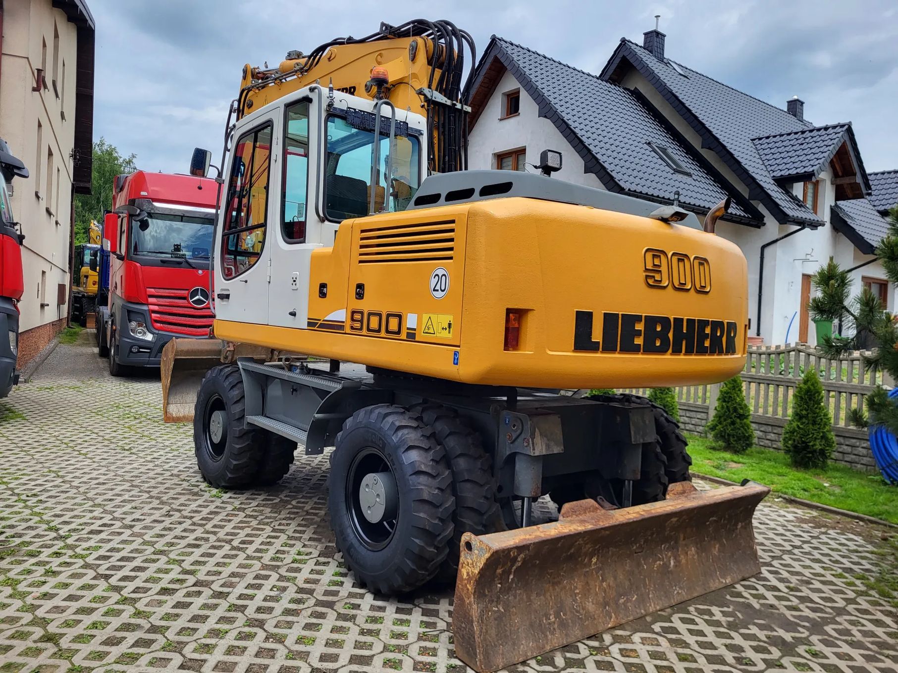 Liebherr A900C  Centralne smarowanie, nowe opony