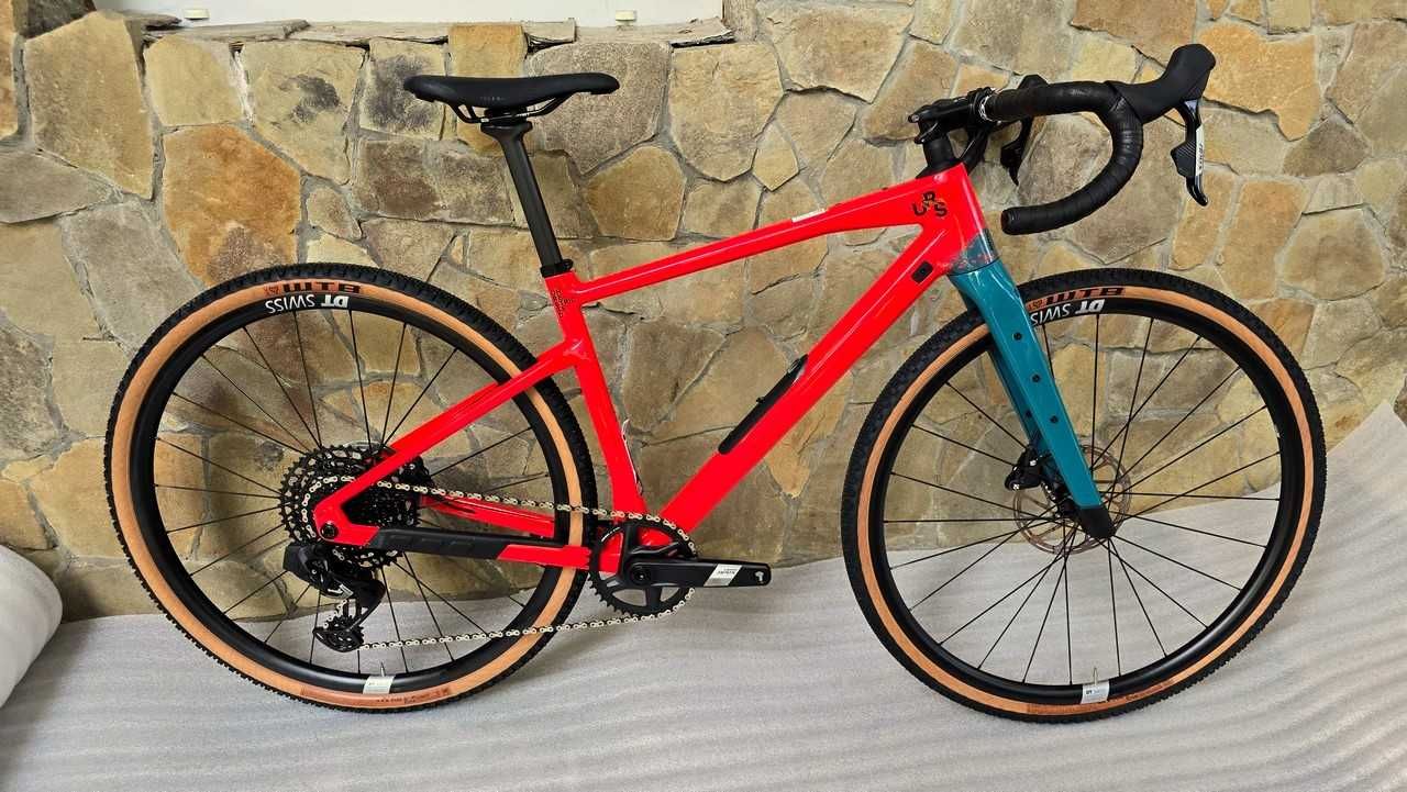 Новий карбоновий гравел BMC URS Two eTap Gravel Bike