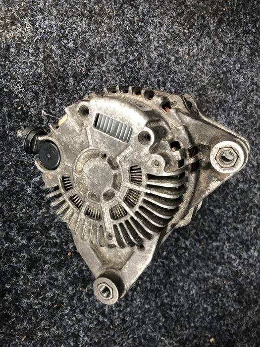 Продам генератор на мазду 3 2013 року