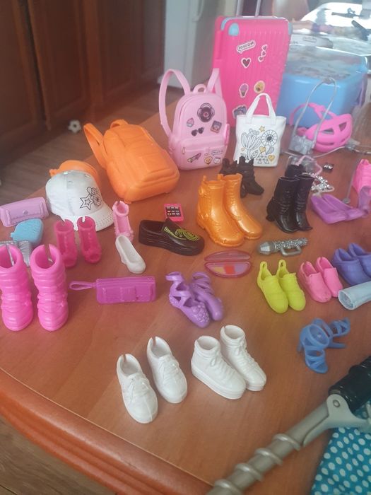 Zestaw lalek barbie plus ubrania i akcesoria