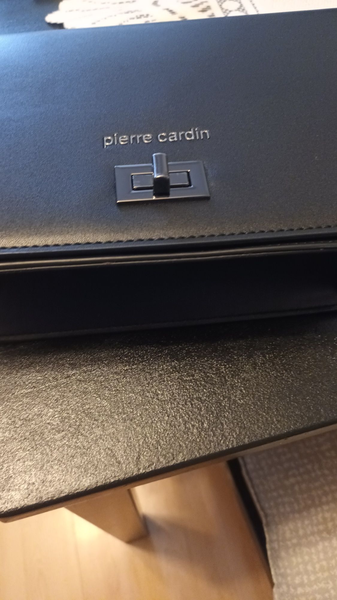 Nowa listonoszka Pierre Cardin