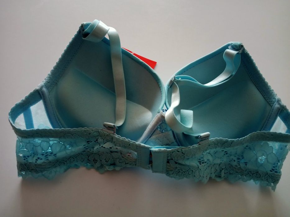 Бюстгальтер з пуш-апом