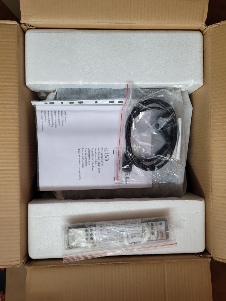 Przedwzmacniacz ROTEL RC-1570