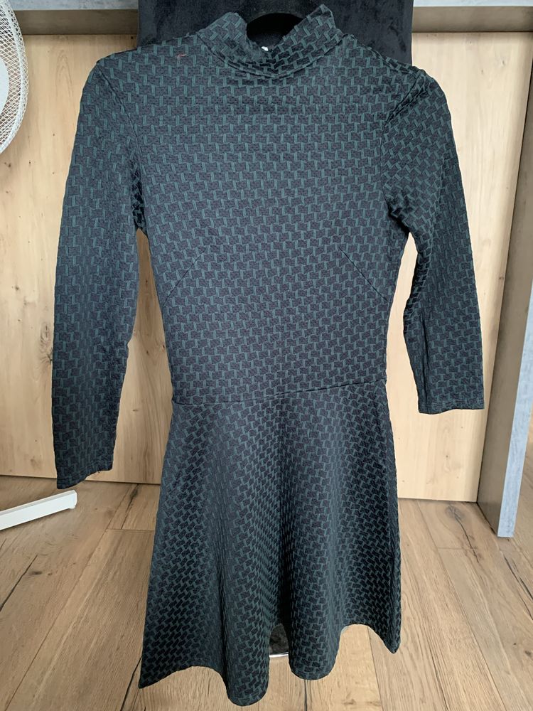 Sukienka rozkloszowana z pół golfem w pepitke zielono czarna h&m xs
