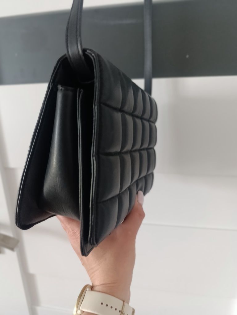 Torebka listonoszka h&m pikowana jak Chanel
