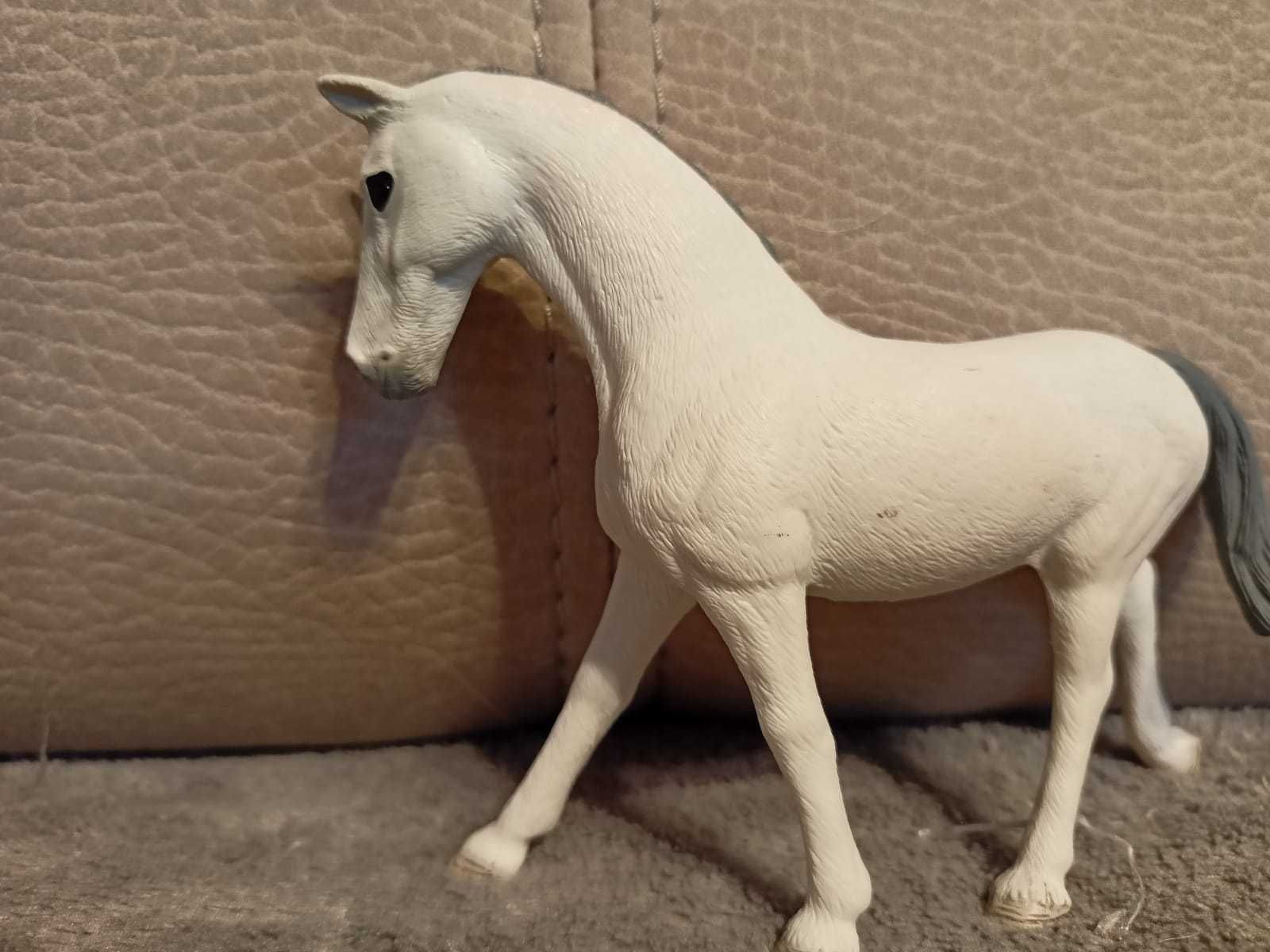 Schleich klacz rasy trakeńskiej