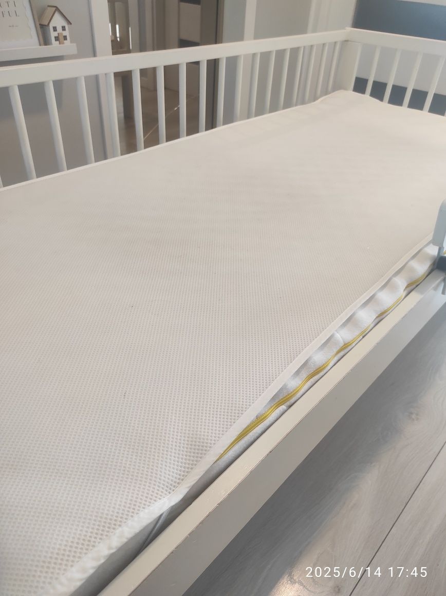 Łóżko dziecięce 70x160 IKEA z materacem.