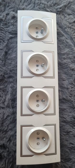 Gniazdo poczwórne Elektro-Plast