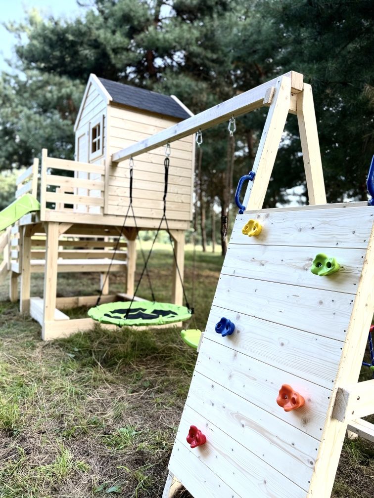 Domek dla dzieci Domek z huśtawkami Domek ze zjeżdżalnią.  Plac zabaw