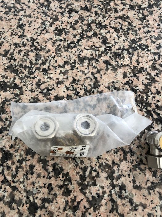 Blok zaworowy do grzejnika (dolne zasilanie)