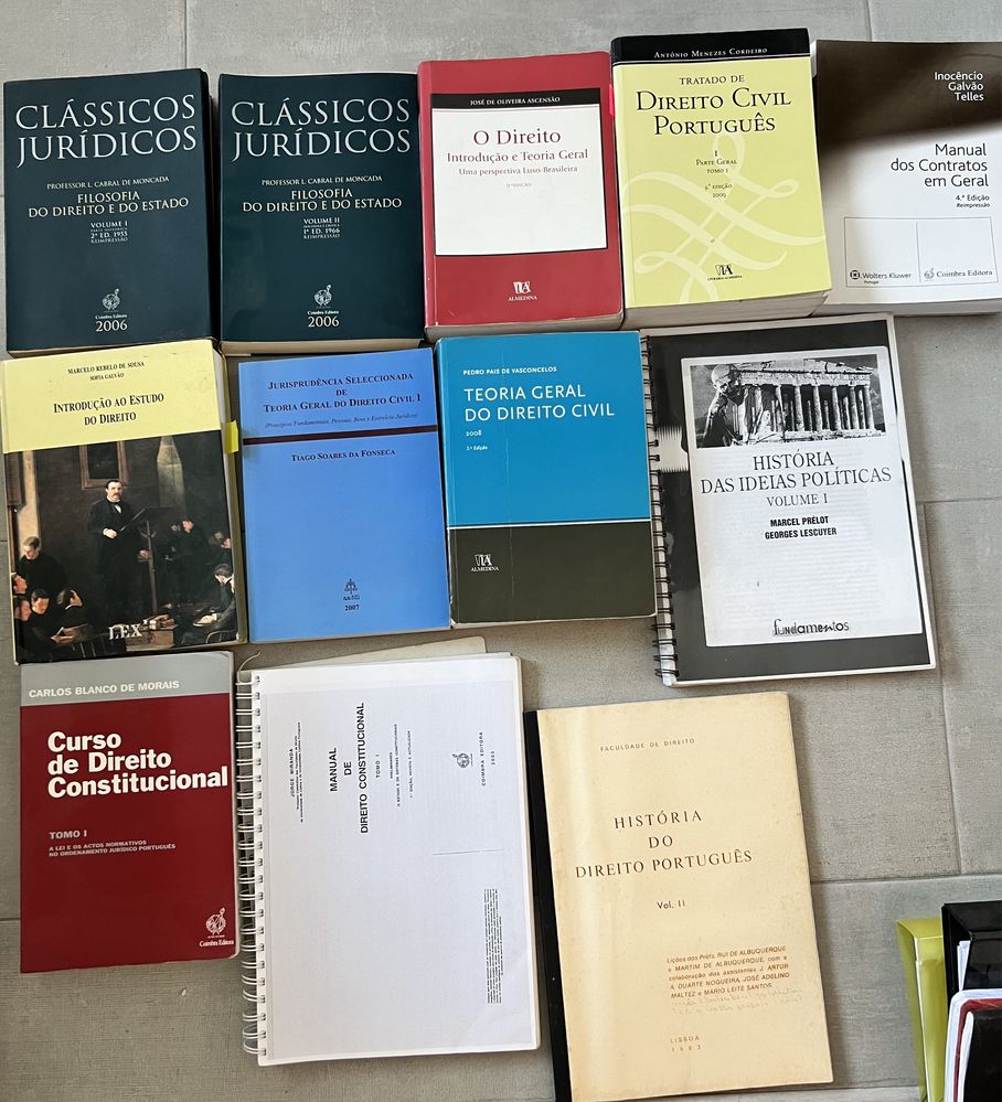 Vários livros curso de Direito
