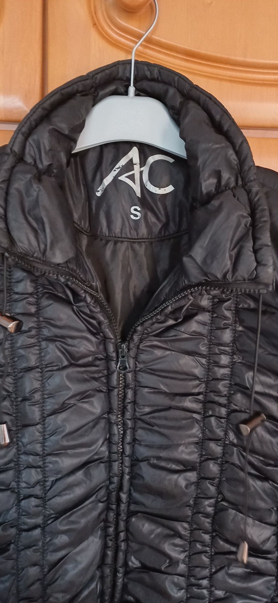 Kurtka  R.  40 ,42  pod pachami szer 48cm