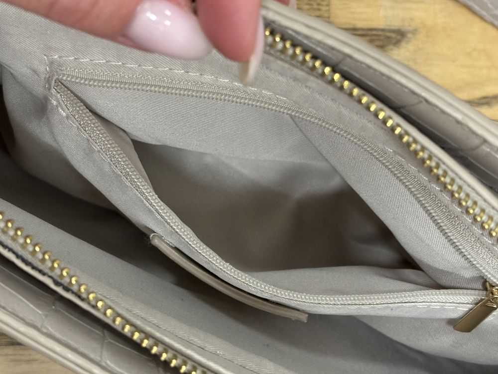Beżowa torebka nude baguette bagietka z łańcuchem Reserved snake print