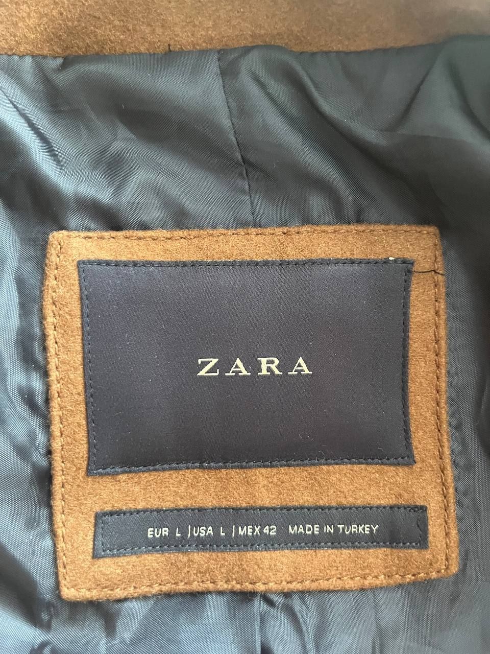 Чоловіче пальто бренду Zara