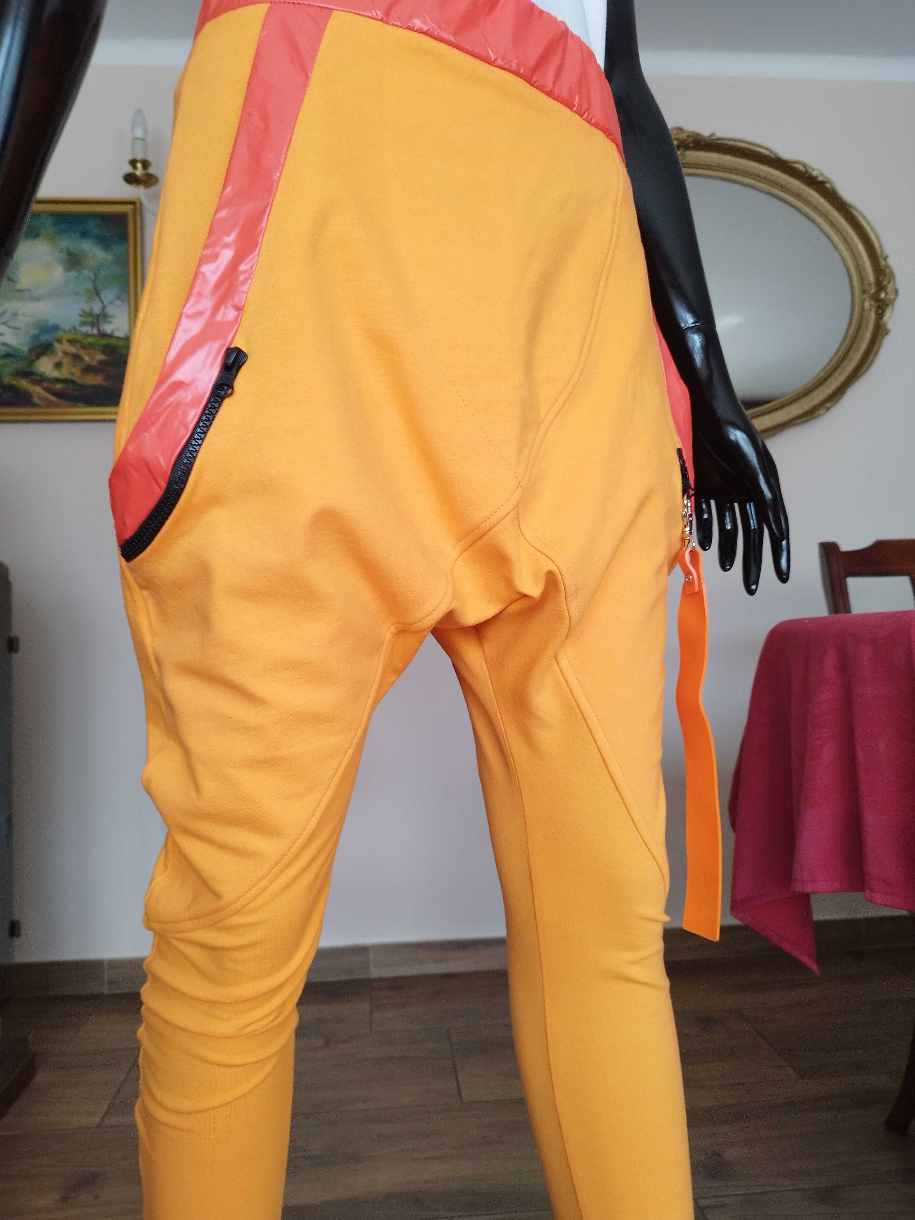 %_MISS CITY_spodnie sportowe/dresowe_baggy_pomarańczowe_S/M