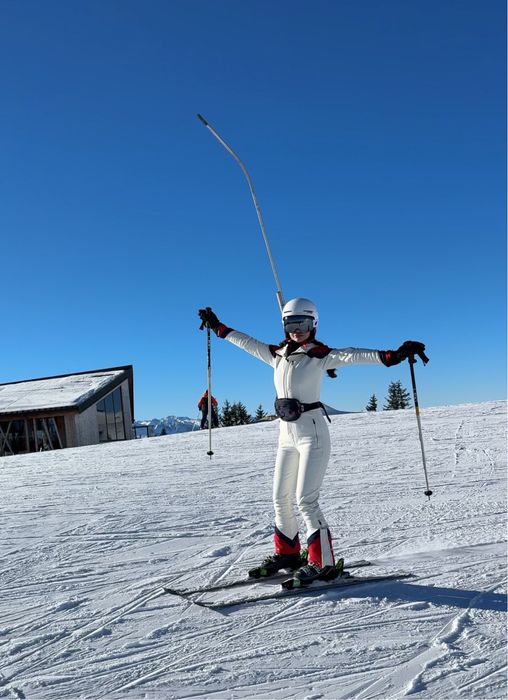 Kombinezon narciarski dla kobiet. Rozmiar S.