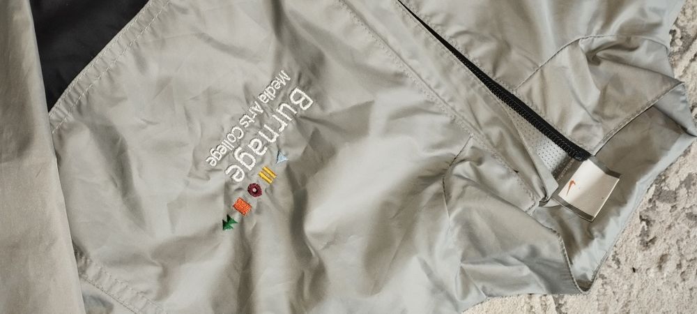 Kurtka wiatrówka Nike chłopięca r.S (128-140) FITSTORM