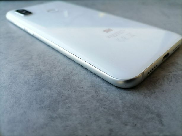 Білий Xiaomi mi 8, 6/64gb