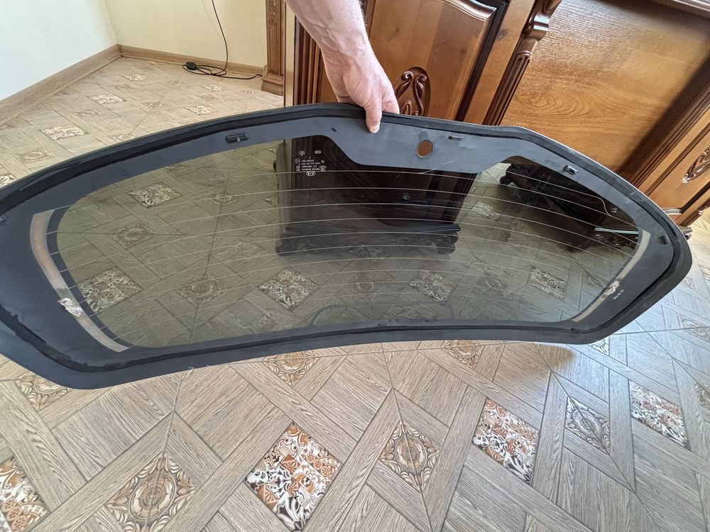Продам скло кришки багажника на Kia Sportage 3