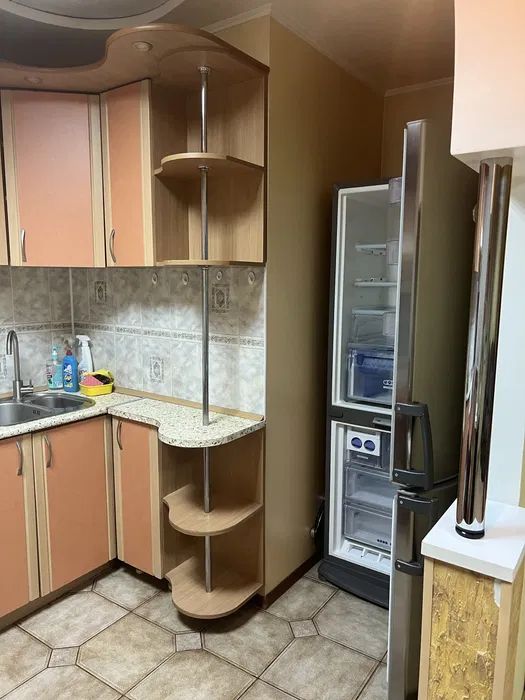 Продам 3-и к/к з меблями та технію на Волкова, р-н Кардіоцентру.