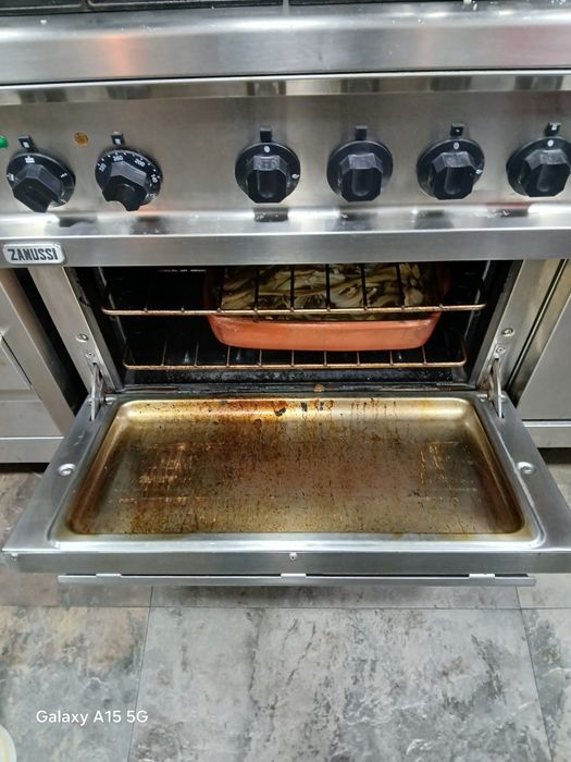 Fogão Industrial Zanussi com Forno Eléctrico