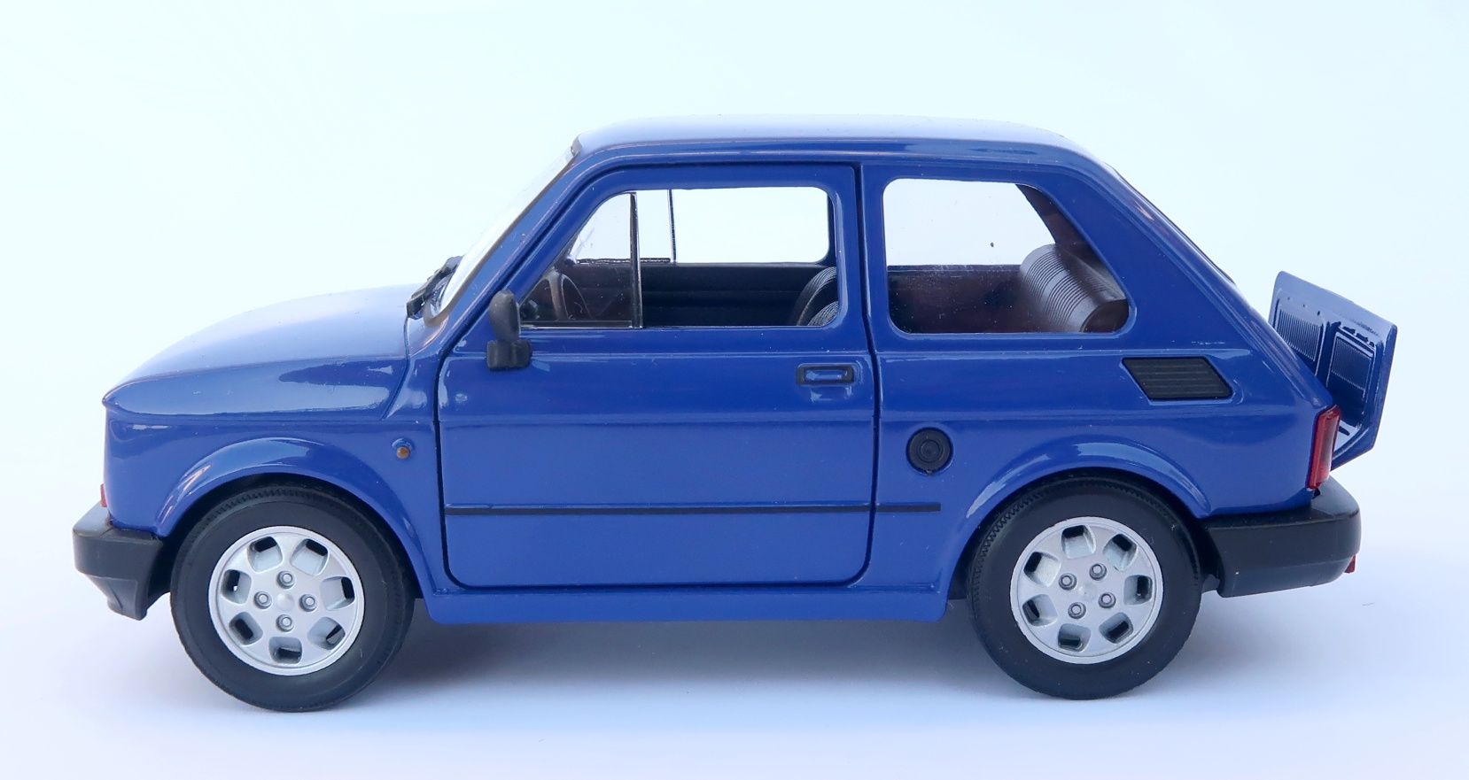 Maluch Fiat 126p PRL granatowy