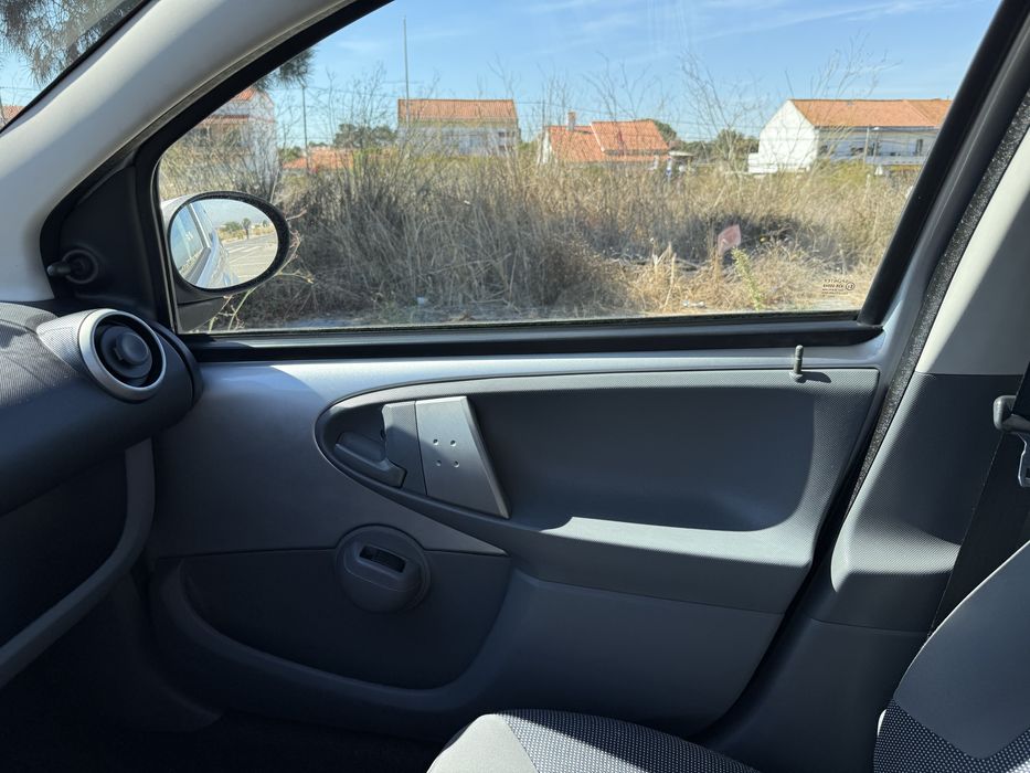 Peugeot 107 - Ano 2008