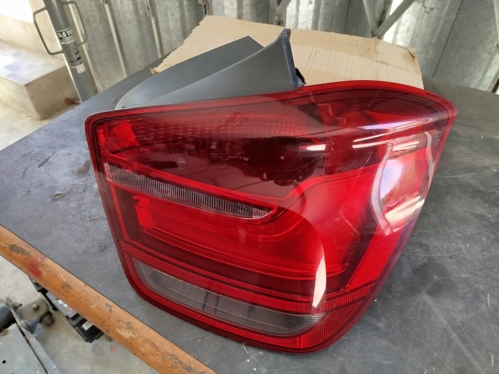 Farolim traseiro direito f20 led
