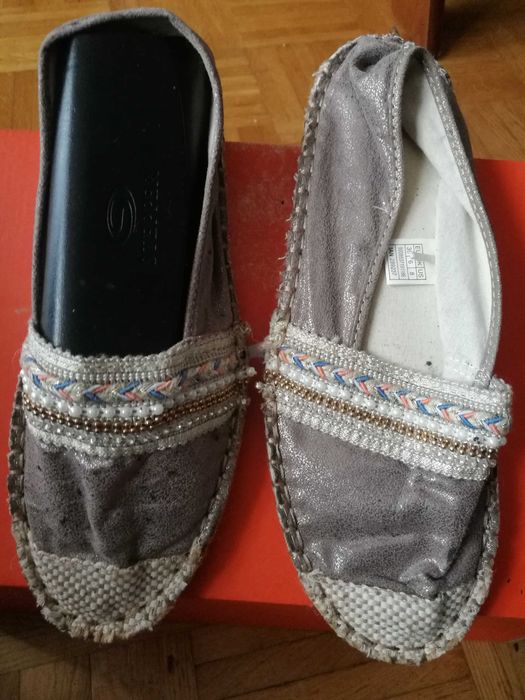 Espadryle dla osoby lubiącej świecidełka