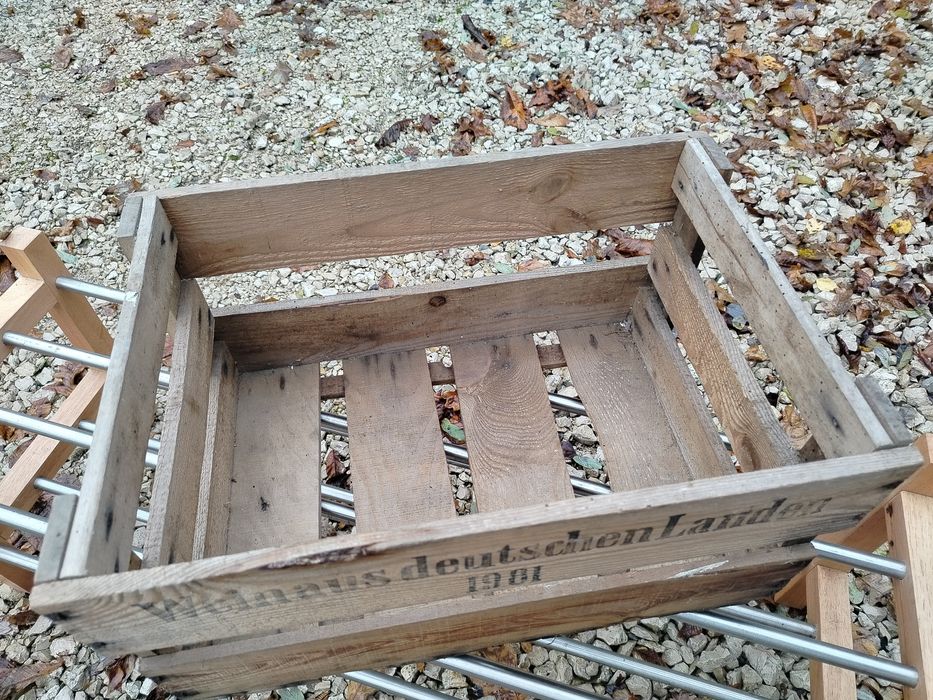 Drewniana skrzynka industrialna 1981r. ozdobna na wino stara