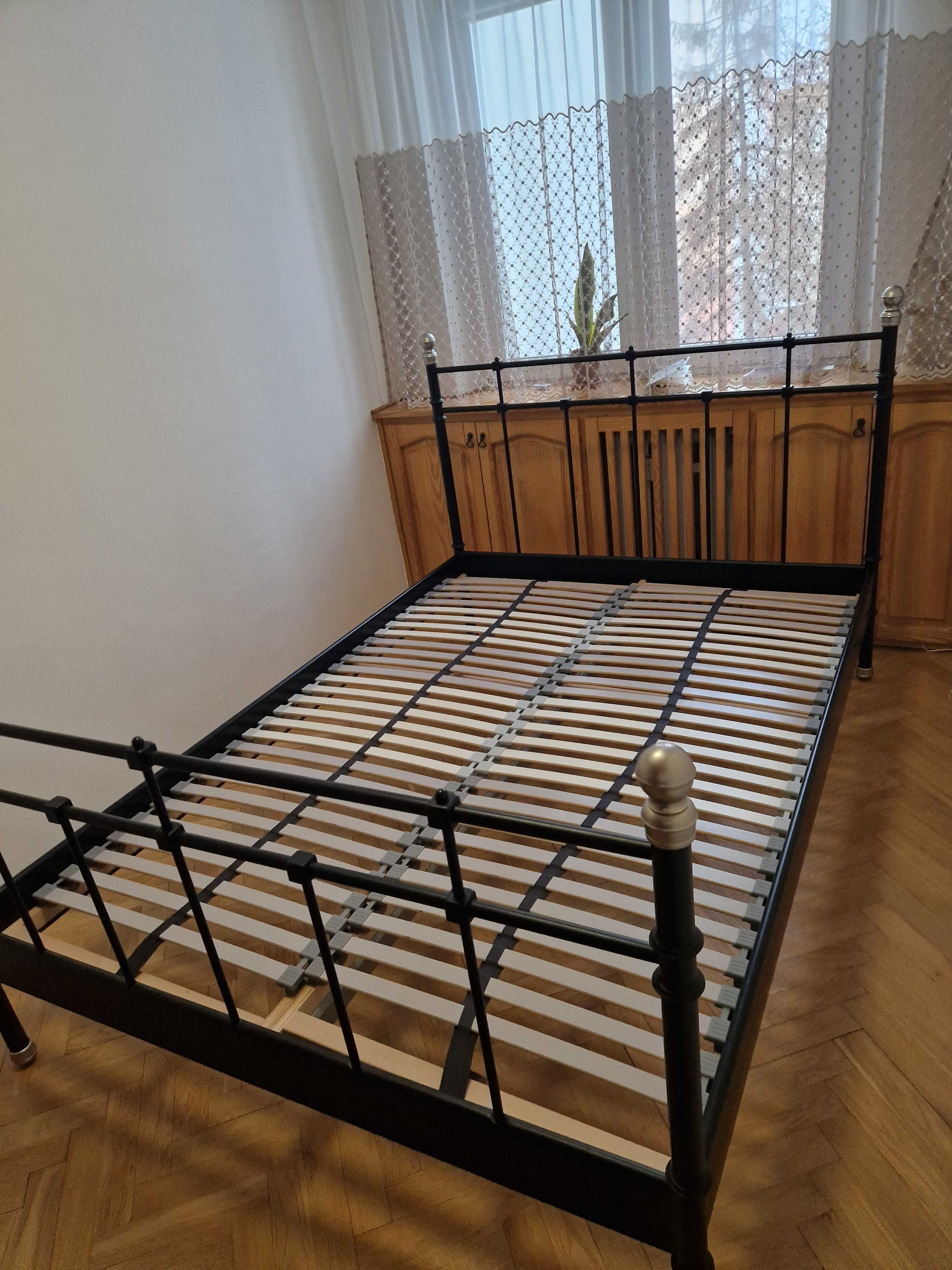 Piękna czarna rama łóżka 140x200 metalowa