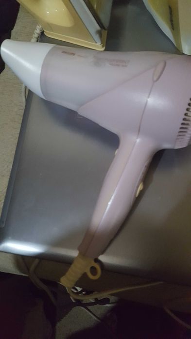 Secador de cabelo philips.