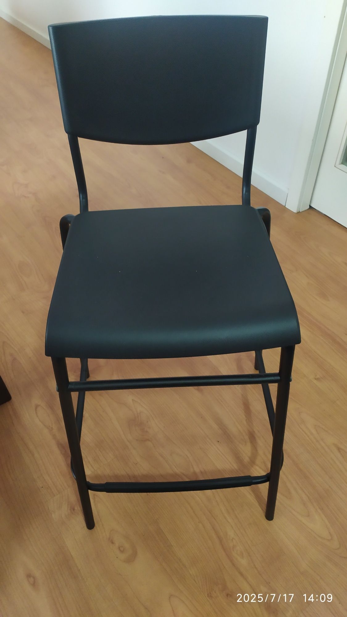 Ilha de cozinha IKEA + bancos altos
