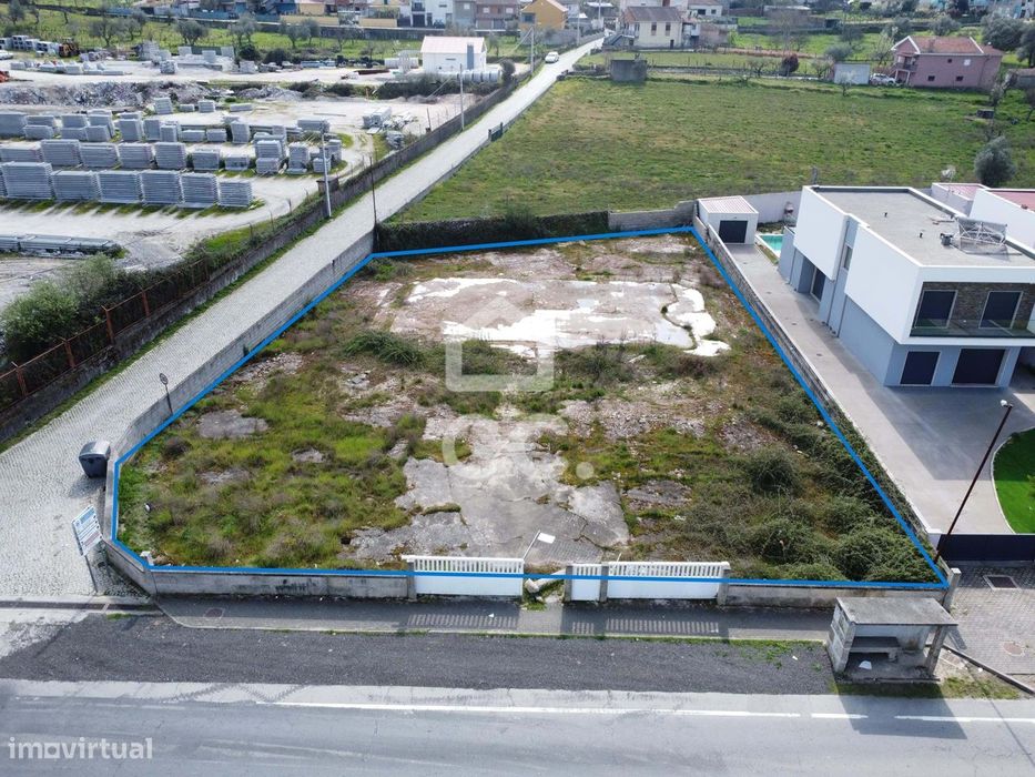 Terreno para construção com duas frentes , com área de 1320 m2