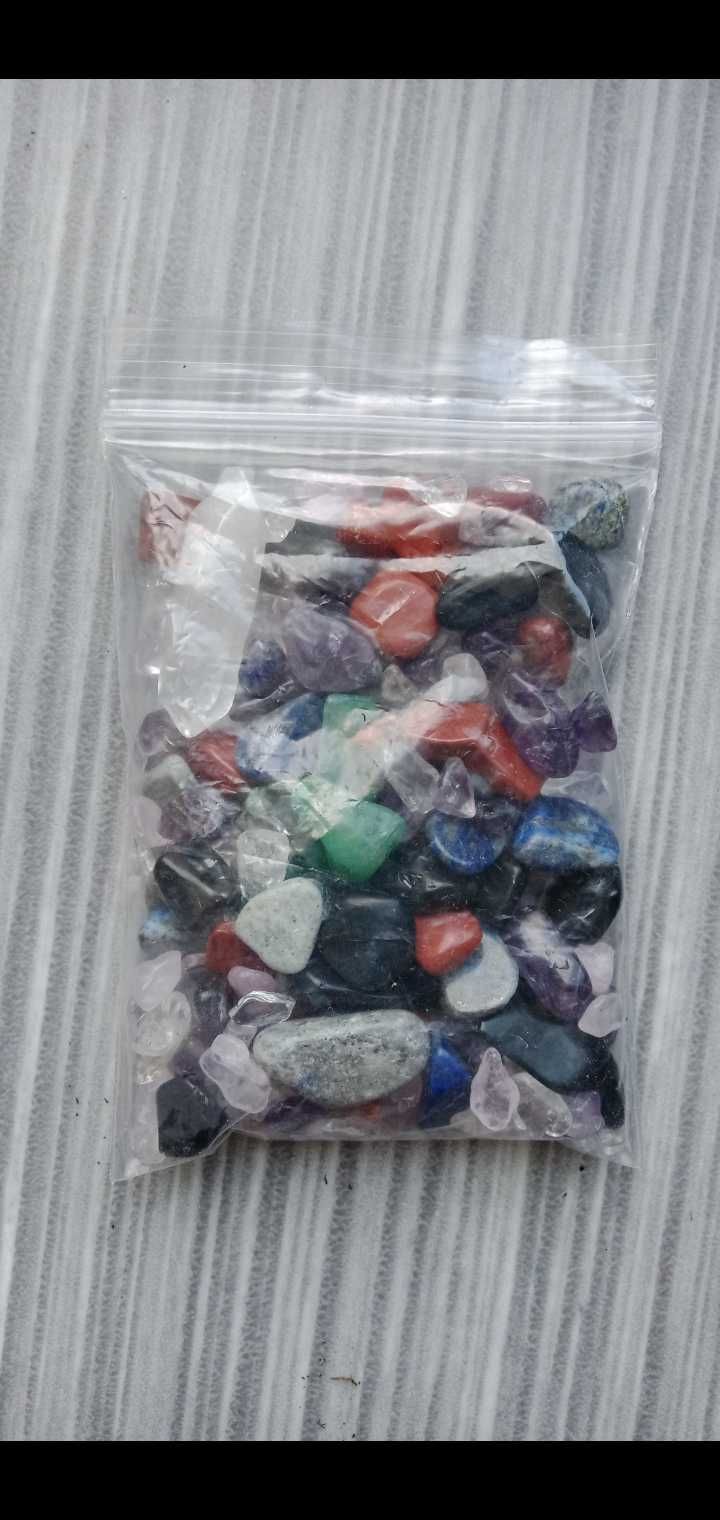 Konfetti confetti minerały kamienie kwarc kryształ ametyst agat górski
