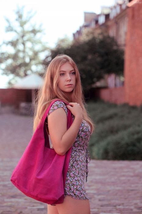 Zamszowa torebka skórzana na ramię saszetka fuksja fuchsia piękna nowa