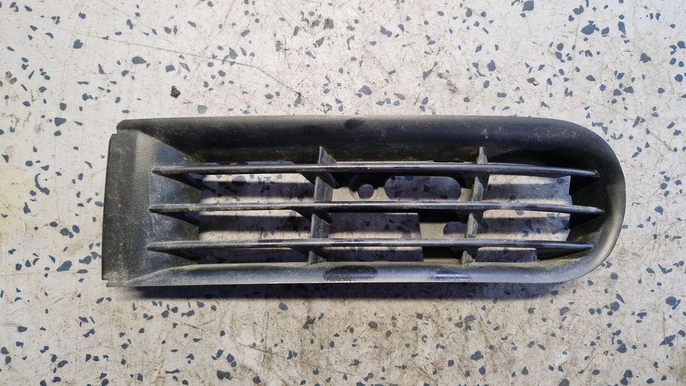AUDI A3 8L LIFT KRATKA ZDERZAKA PRZÓD LEWA 8L0807489