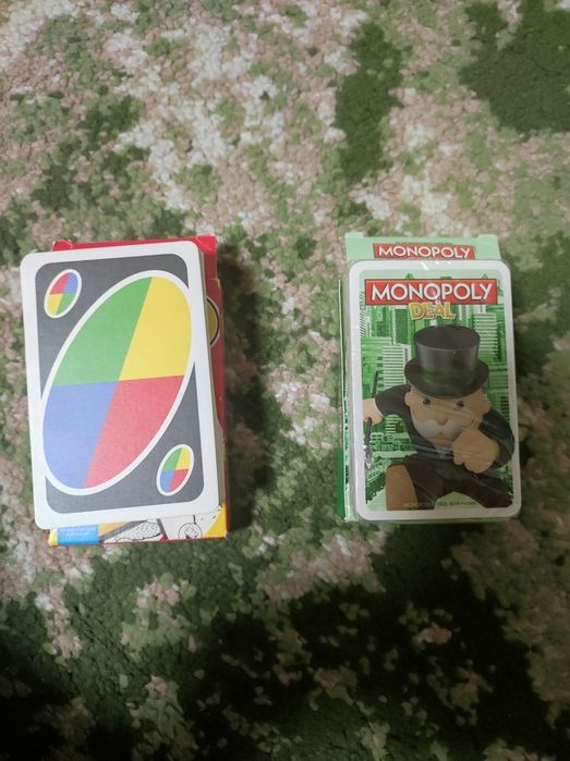 Настольные ,карточные игры Уно и монополия.