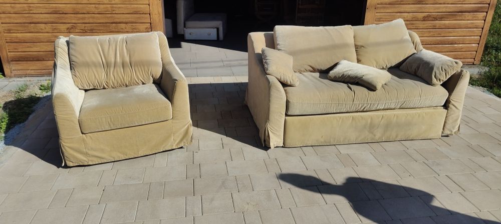 Sofa z funkcją spania i fotel.