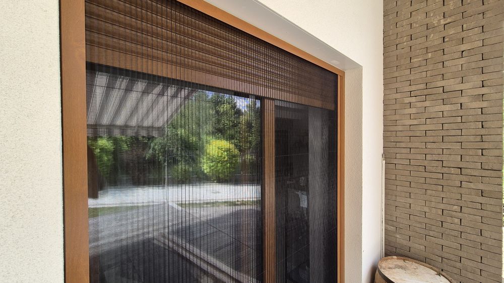 Moskitiery PLISOWANE NA WYMIAR - montaż - Żaluzje Rolety Plisy