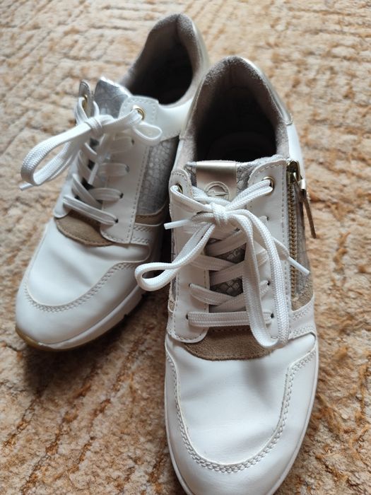 Біло-бежеві кросівки
