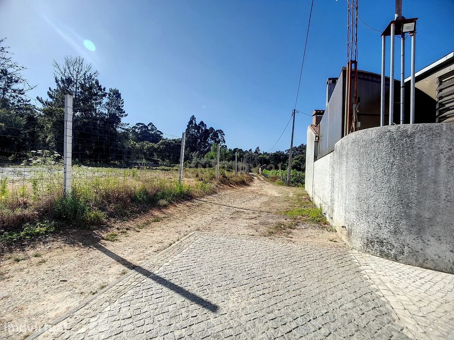 Terreno para construção com 20 metros de frente em Barrô, Águeda.