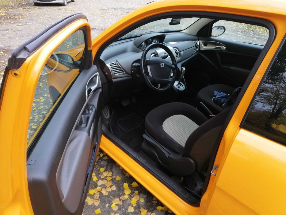 Авто Lancia Ypsilon