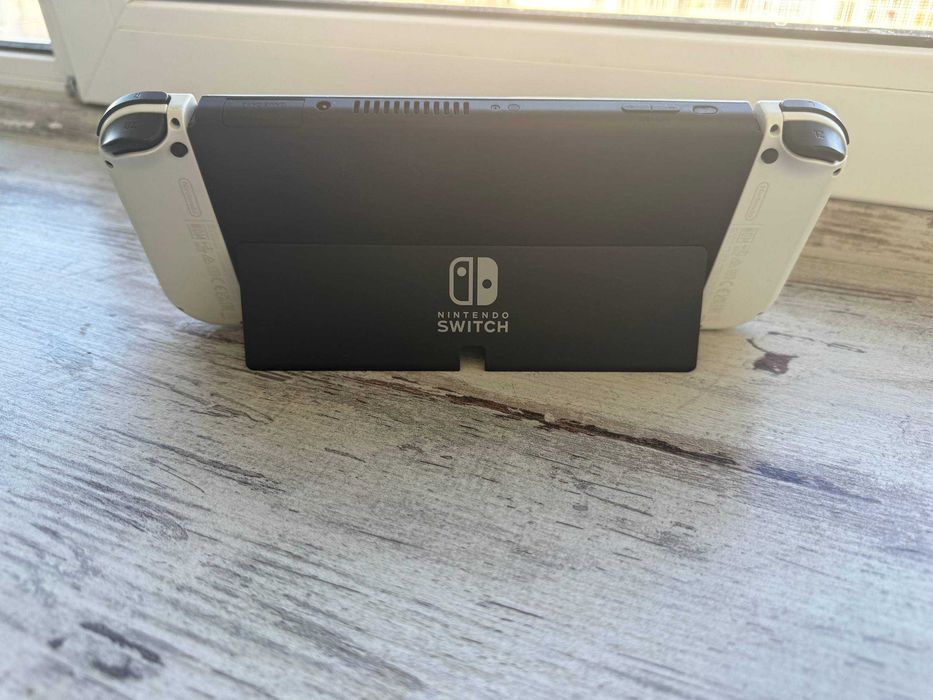 Продаю Nintendo Switch OLED(НЕ ПРОШИТИЙ)