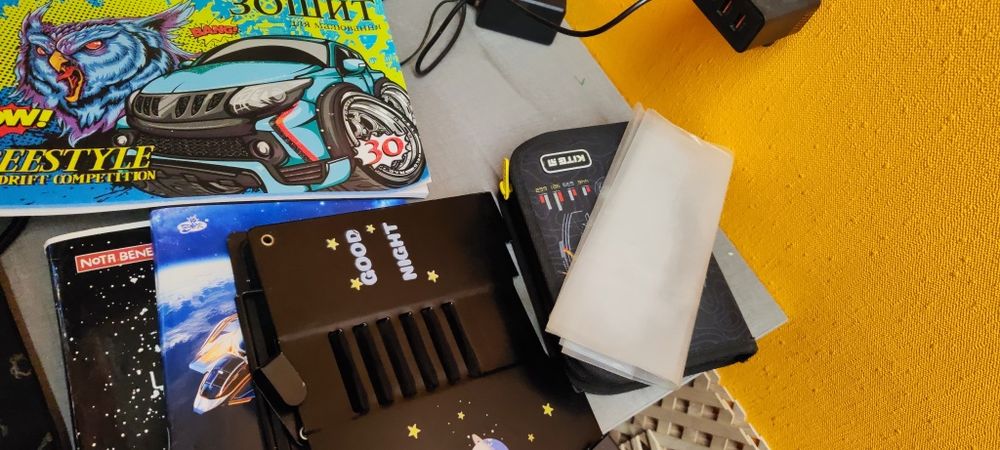 Віддам безкоштовно різну канцелярію для дітей