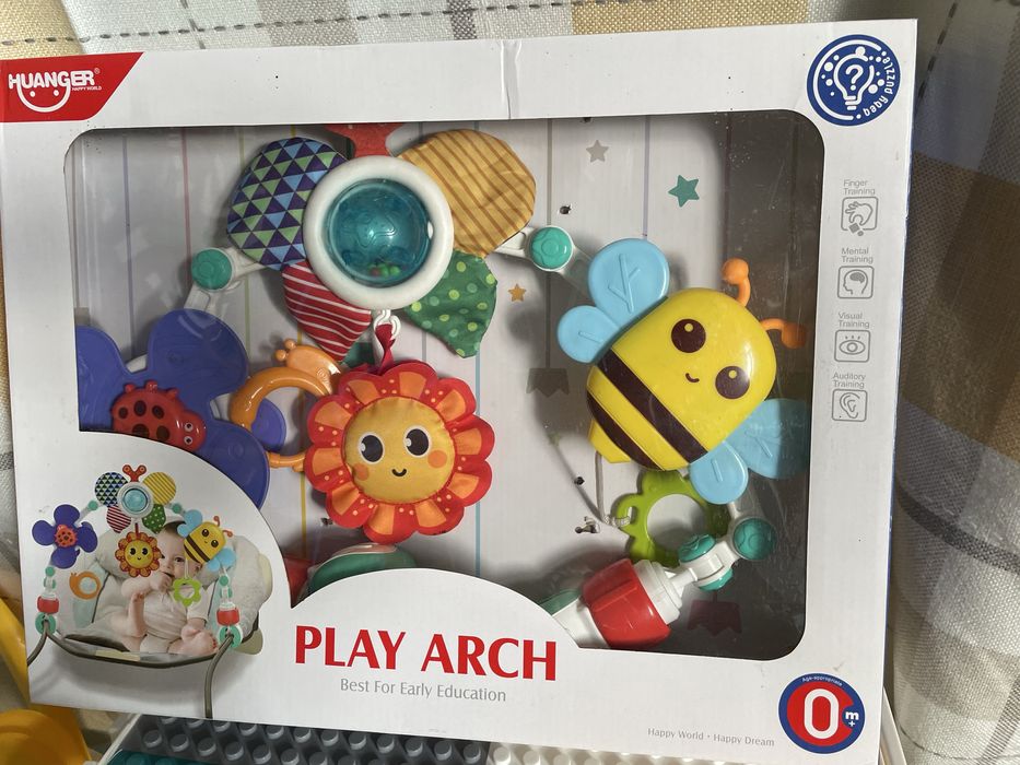 Дитячі іграшки:мобіль та ігрова дуга