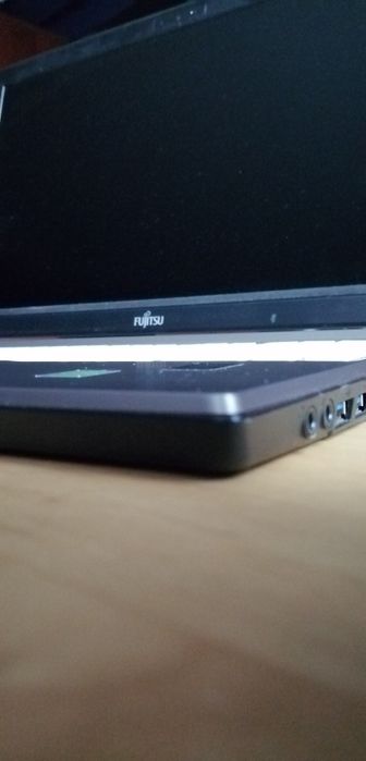 Laptop Fujitsu lifebook e754