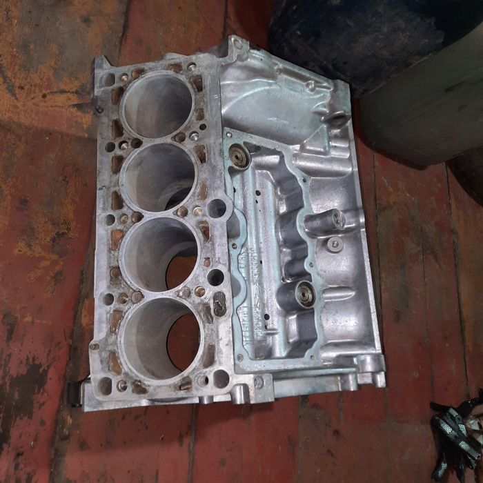 Алюмінієвий блок мотора AUDI V8. 8 циліндрів.На столик,декор.